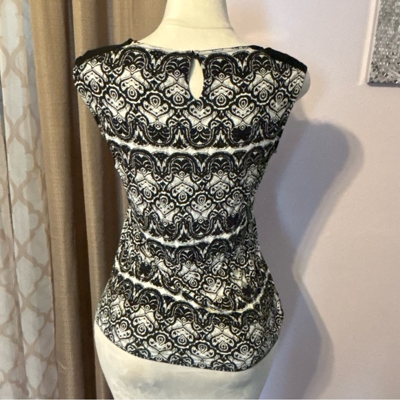 Liz Claiborne Black and White Patterned Blouse - Picture 2 of 3